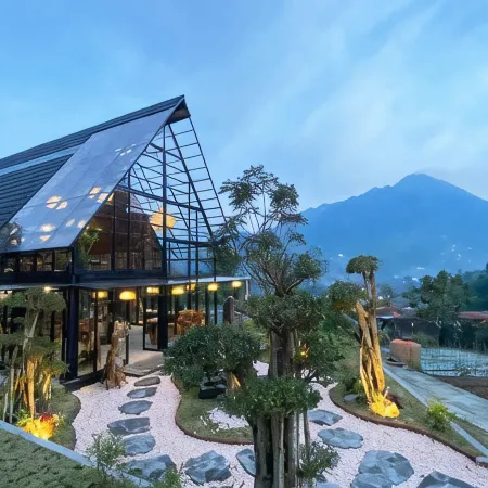 Luxcamp Selo - Merapi View by Horison Hôtels à : Kabupaten de Boyolali