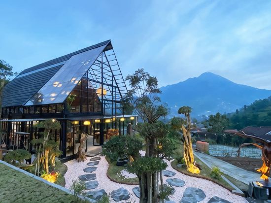 Luxcamp Selo - Merapi View by Horison