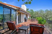 Amazing Get-Away! Enjoy the Views! Relax on Deck or by Pool. Minutes to Plaza. - 3つ星