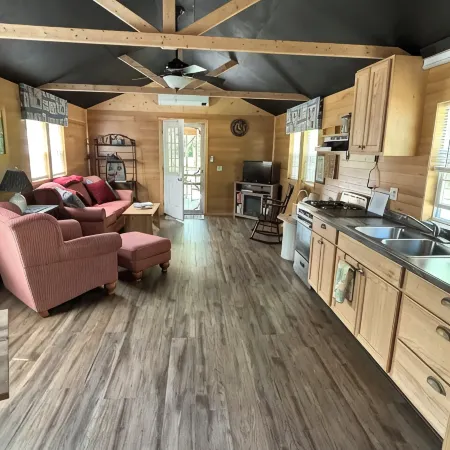 "Christine's Cabin" Great Place to Stay for Wine Trail Events