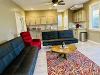 Luxury studio in the private hillside of Trail. Wi-Fi & Pet Friendly! - Apartments