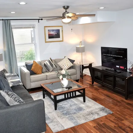 Stylish 4-bedroom whole house with plenty of parking