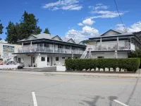 Sunny Beach Motel Hotels near Penticton Regional Airport