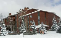 Short Walk to Restaurants, Shopping, Skiing / Special Pricing - 2-Star