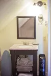 Quaint Parisian style loft, located on National Registered Historical Property - 부티크
