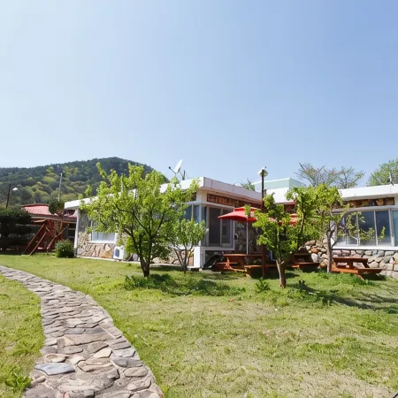 Cheongdo Gangbyeon Dolgorae Pension