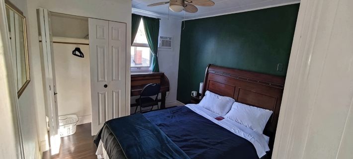 Cozy suite with private entrance, 5 minutes from downtown. Hotels in Vernon