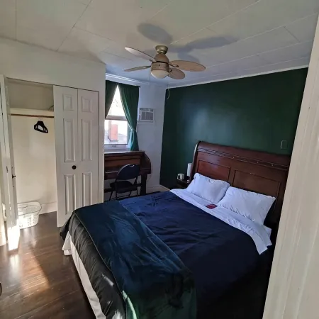 Cozy suite with private entrance, 5 minutes from downtown.