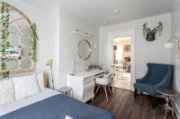 Modern + Spacious 5BR/2BA Home, Renovated Backyard - Wifi