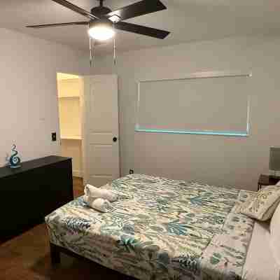 5 BR home with large patio, pool & outdoor family fun - 7 mins to LEGOLAND! Rooms