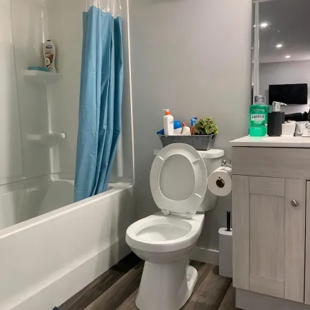 Guest Suite in Regina - Queen Bed