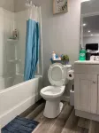 Guest Suite in Regina - Queen Bed - บังกะโล