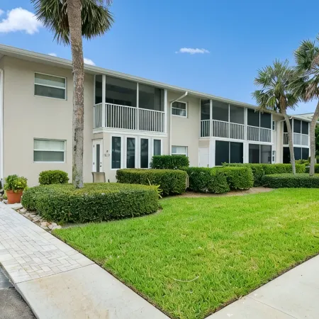 Downtown Naples Retreat - Walk to 5th Ave & Beach
