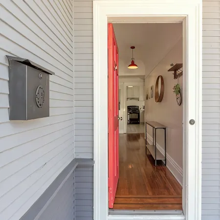 Walk to BART- SF in minutes & Off Street parking