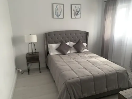 Modern Townhouse Near Beach and Grocery Store - 2 ดาว
