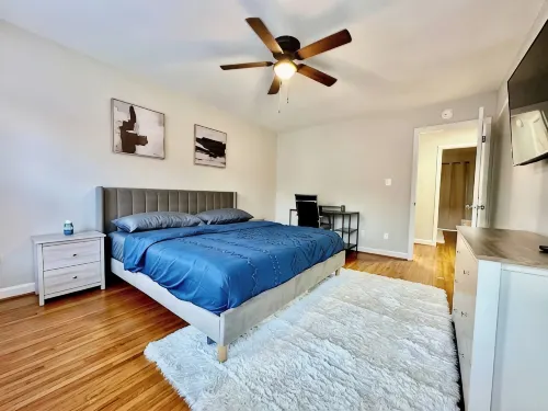 2 Bed/1.5 Bath Apartment - Homestays