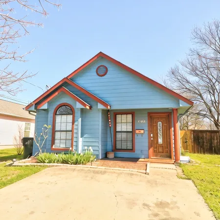 Bright & Cozy Retreat in the Heart of Plano Downtown Private Stay w Backyard