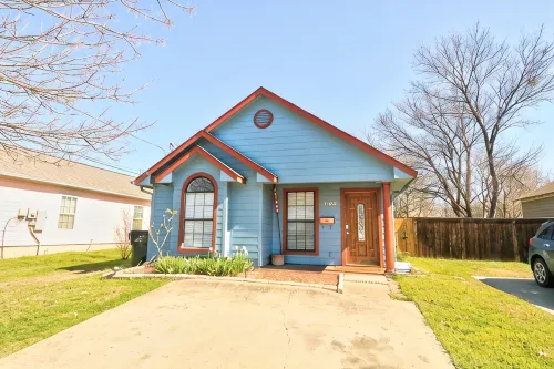Bright & Cozy Retreat in the Heart of Plano Downtown Private Stay w Backyard