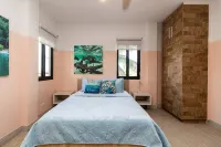 Gold Standard | Tropic Suite - 홈스테이
