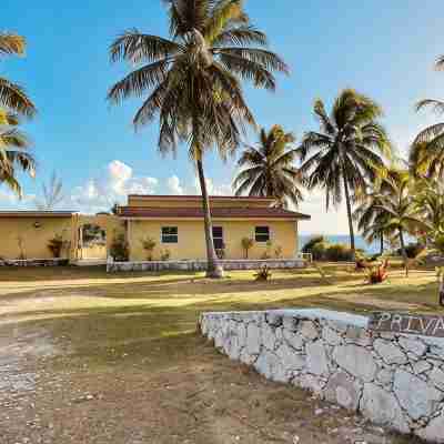 Pineapple Hideaway | Oleander Gardens Hotel Exterior