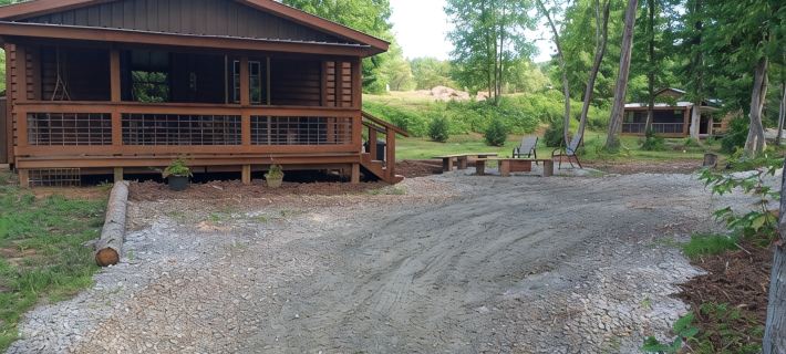 Charming 2-bedroom cabin in beautiful mountains of Pickens, SC. Hotels in Pickens County