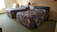 Eagle's Lodge Motel - parking