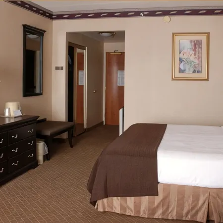 The Plaza Hotel & Suites Winona