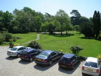 Farnham House Hotel - Parking