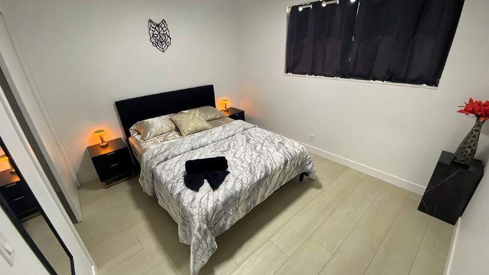 luxurious Charming 2-bed house with WiFi and AC with arcade pac-man pet friendly