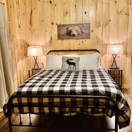 Sleepy Hollow 2-bedroom cabin with Hot Tub, WiFi near Red River Gorge