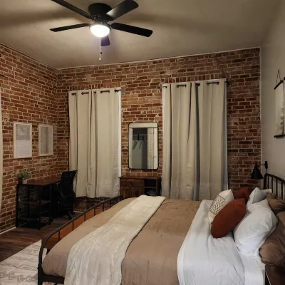 The Guest House on Seneca with King Bed - 4-Star
