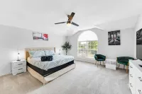 Pool retreat 5BA 2.5BA 4 King bed near lake - Boutique