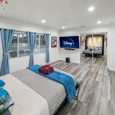 The Shalimar Casita, Fits 6 Guests, Smart Tvs, Remodeled Unit, Full Size Kitchen