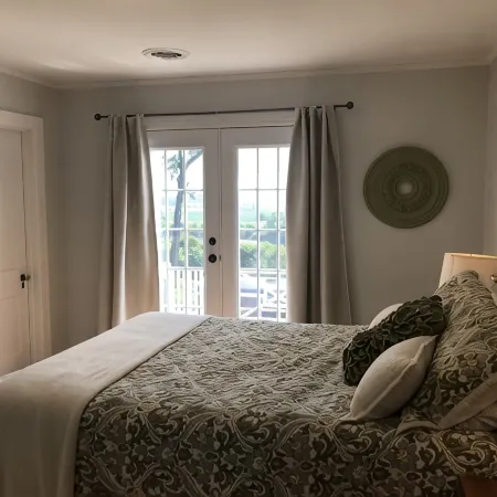 Fully Renovated Historic Home with bluff views of Missouri River & Valley