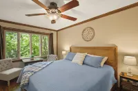 Pet Friendly, Fenced Yard, 3 Bedroom Cabin, Hot Tub, 3 Mi. to Beech Ski Resort! - 4-Star