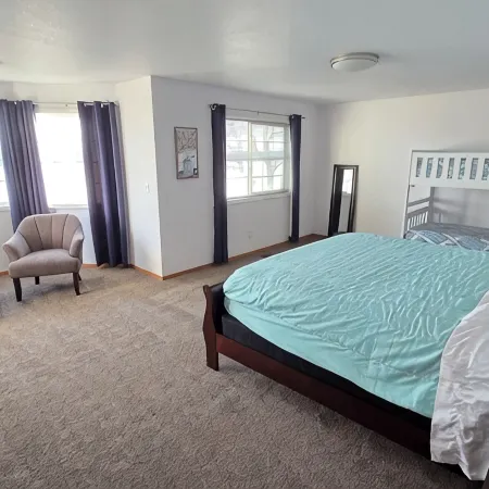 Spacious Lakehouse Getaway. Private Dock with large fenced Backyard and Gameroom