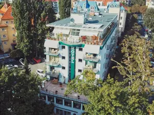 Bernstein Hotel Villa Kastania