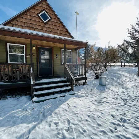 Trapper Cabin, Greyhouse Inn Vacation Rentals