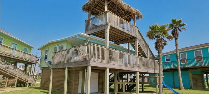 La Palapa whole house at pedestrian beach! Surfside Beach Texas! Hotels in Surfside Beach