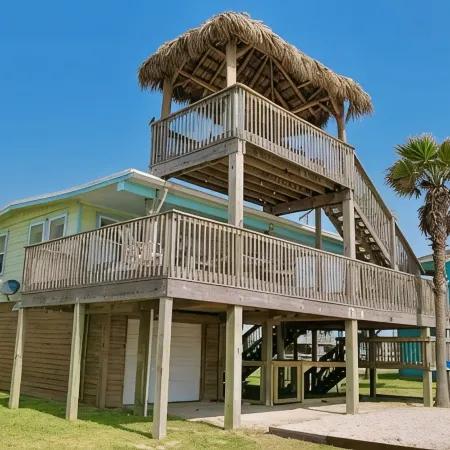 La Palapa whole house at pedestrian beach! Surfside Beach Texas!