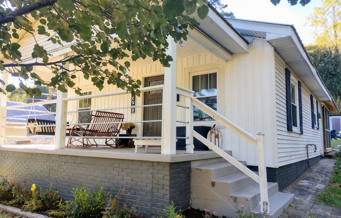 Steele Magnolia -Newly renovated charming cottage