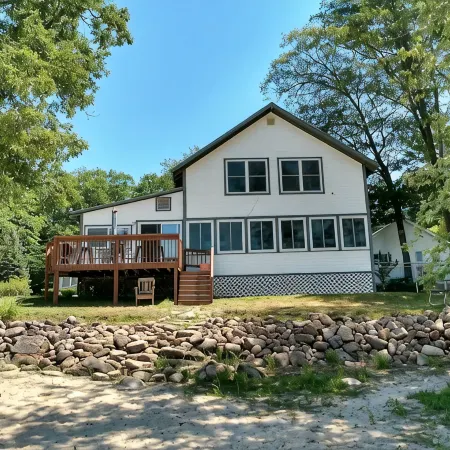 Beautiful Views @ 4-Season Lake House, Private Sandy Beach