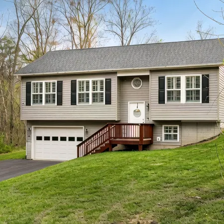 Cozy Cottage - 6 Mins to River, Hiking & Trails - Work from Home Paradise