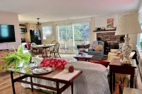 Grandmas Cottage on the River and the Rail Trail in Wolfeboro - Wifi