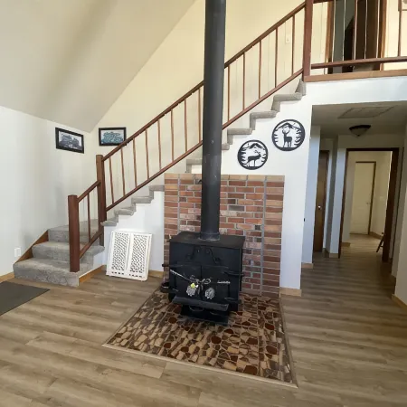 Vintage A frame home in Florence! 2 bedroom 3 beds, sleeps 6.