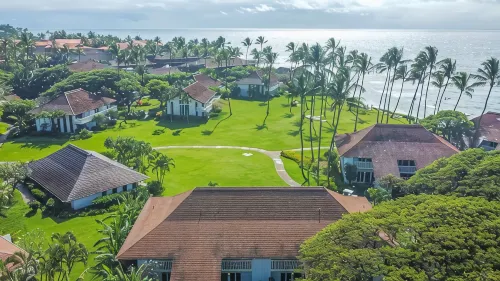 BRAND NEW AC | Ground Floor 1 Bdrm | Peekaboo Ocean View | Pool | 5 Min to Beach - Wifi