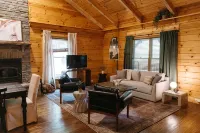 "Alpine Hills" Cozy Hideaway RRG Cabin w/ Hot Tub - 4-Star