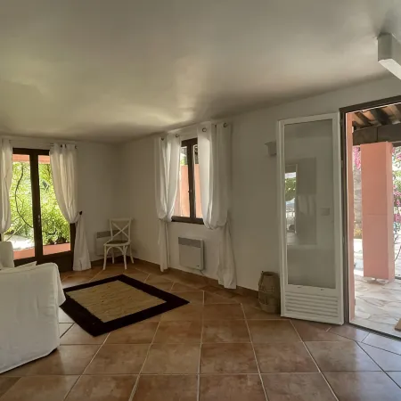 Beautiful vacation villa with large pool 900m walk to the beach for 12 people