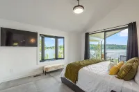 Lavish Lake Getaway W/18 Views+ Boat Dock - 4 étoiles