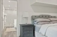 NEW LAKE HOUSE Just remodeled  All newly furnished with comfort in mind. - 4-Star